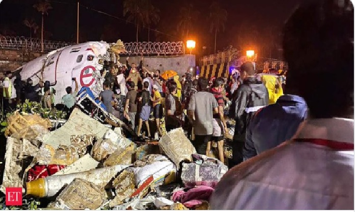 दुबई से केरल आ रहे एयर इंडिया का विमान क्रैश, 14 की मौत। 