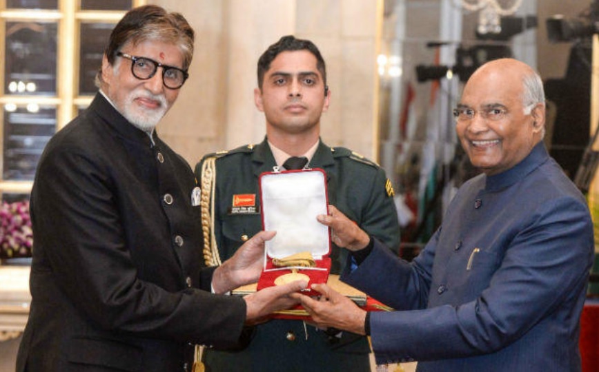 दादा-साहेब-फाल्के अवार्ड से सम्मानित फिल्म स्टार अमिताभ बच्चन। 