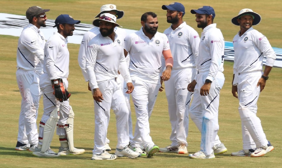 टेस्ट मैच : भारत ने दक्षिण अफ्रीका को 203 रनों से हराया। शमी ने पांच विकेट लिये।  
